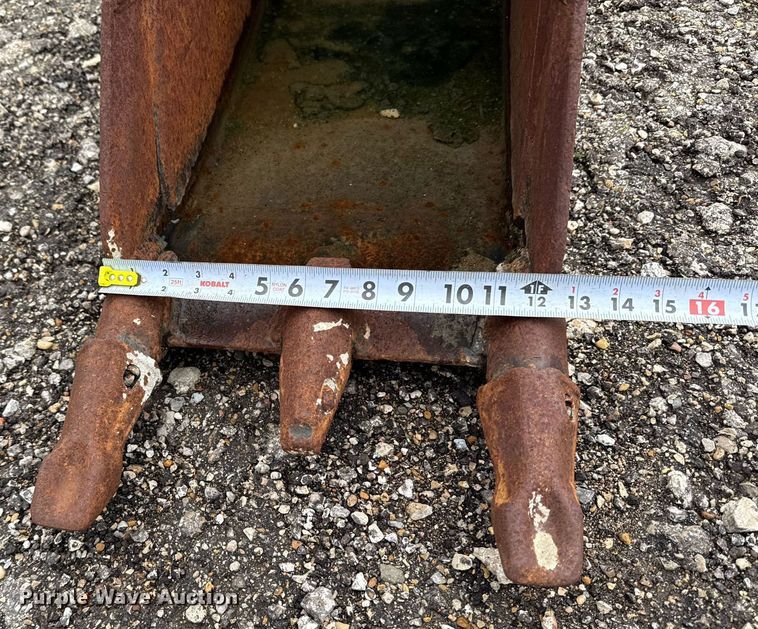 image for item EF3111 Caterpillar backhoe bucket