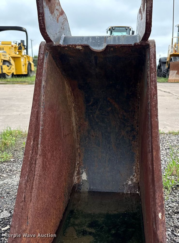 image for item EF3111 Caterpillar backhoe bucket