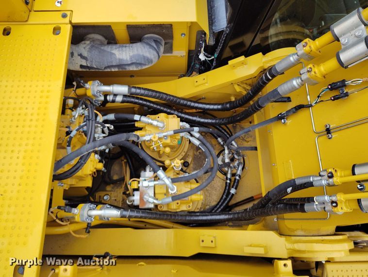image for item EH0241 2023 Caterpillar 352 excavator