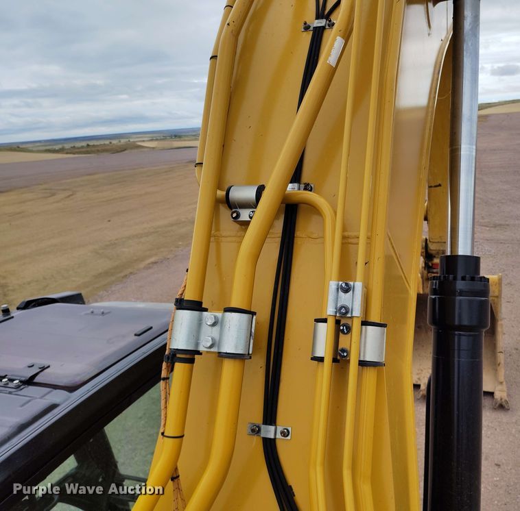 image for item EH0241 2023 Caterpillar 352 excavator