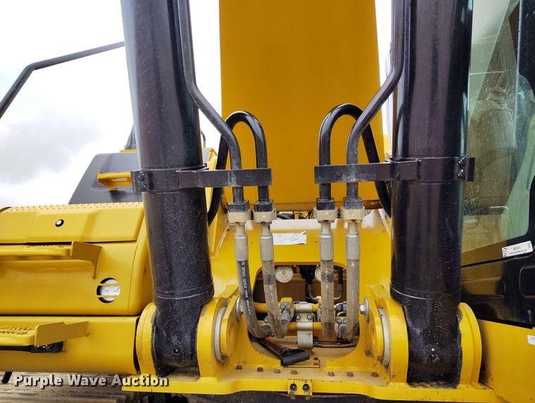 image for item EH0241 2023 Caterpillar 352 excavator