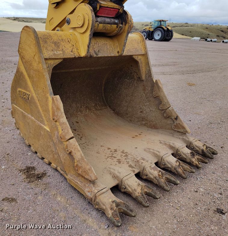 image for item EH0241 2023 Caterpillar 352 excavator