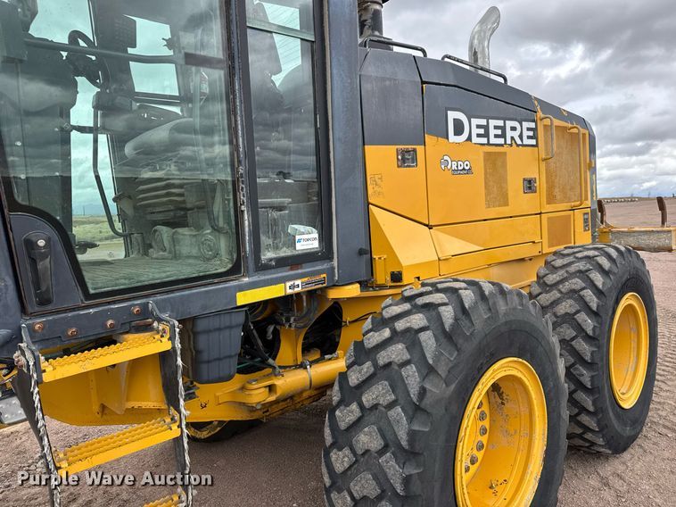 image for item EH0242 2018 John Deere 872G motor grader