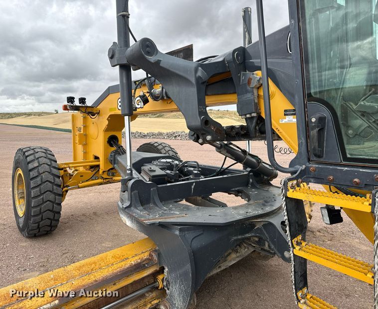image for item EH0242 2018 John Deere 872G motor grader