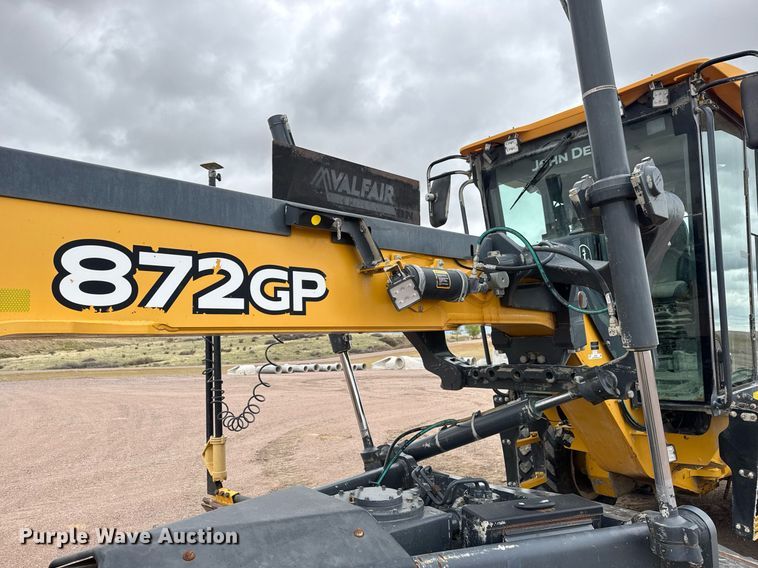 image for item EH0242 2018 John Deere 872G motor grader