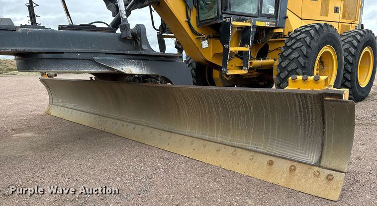 image for item EH0242 2018 John Deere 872G motor grader