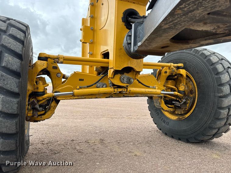 image for item EH0242 2018 John Deere 872G motor grader