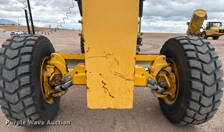 image for item EH0242 2018 John Deere 872G motor grader