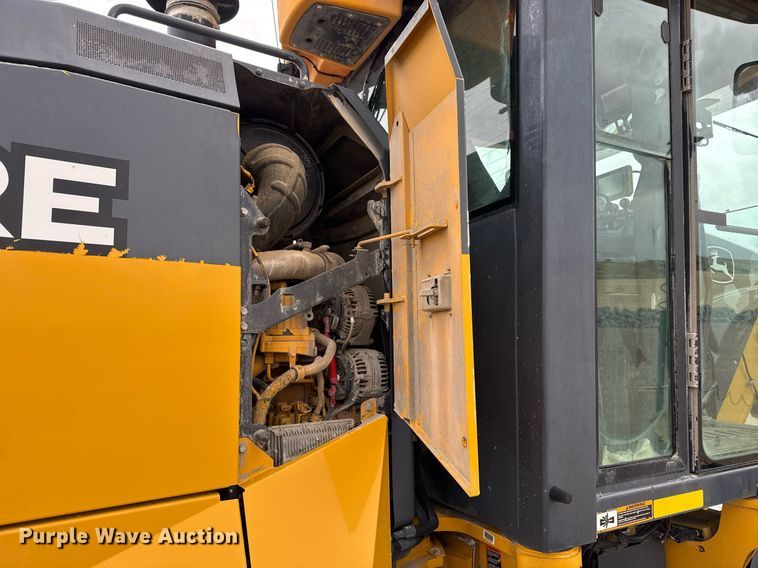 image for item EH0242 2018 John Deere 872G motor grader