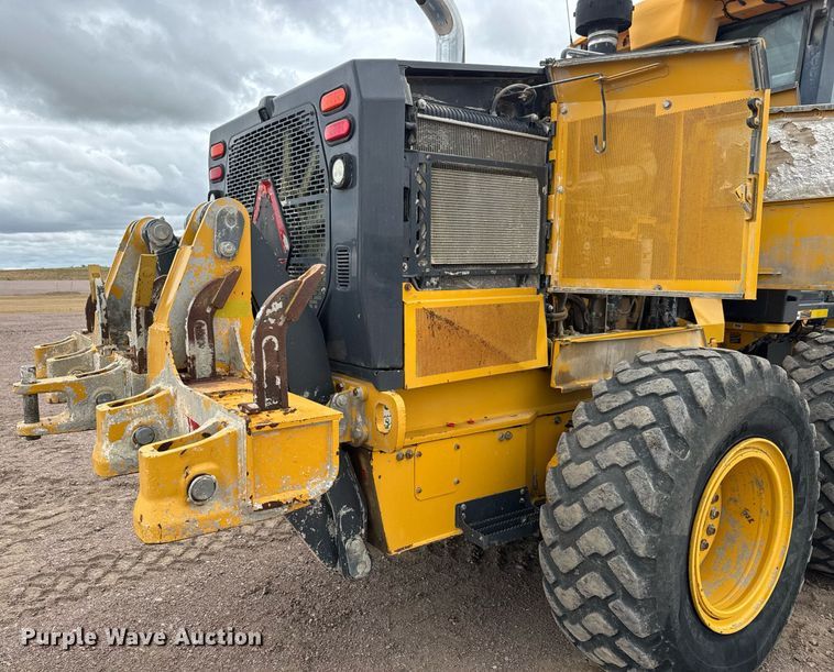 image for item EH0242 2018 John Deere 872G motor grader