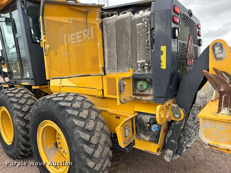 image for item EH0242 2018 John Deere 872G motor grader