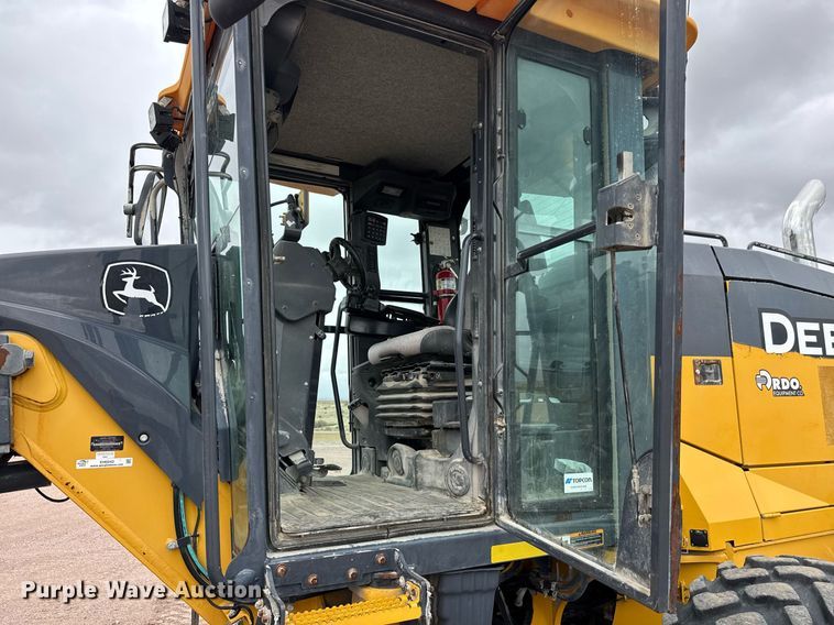 image for item EH0242 2018 John Deere 872G motor grader