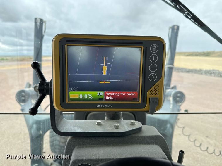 image for item EH0242 2018 John Deere 872G motor grader