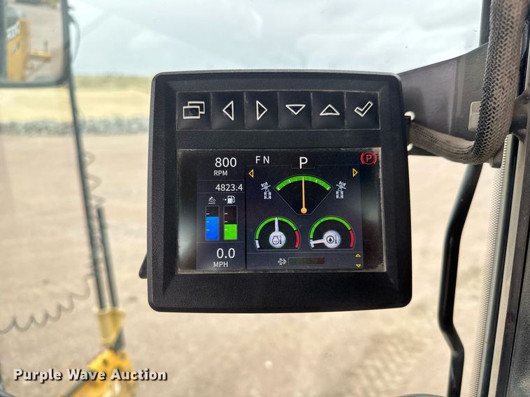 image for item EH0242 2018 John Deere 872G motor grader