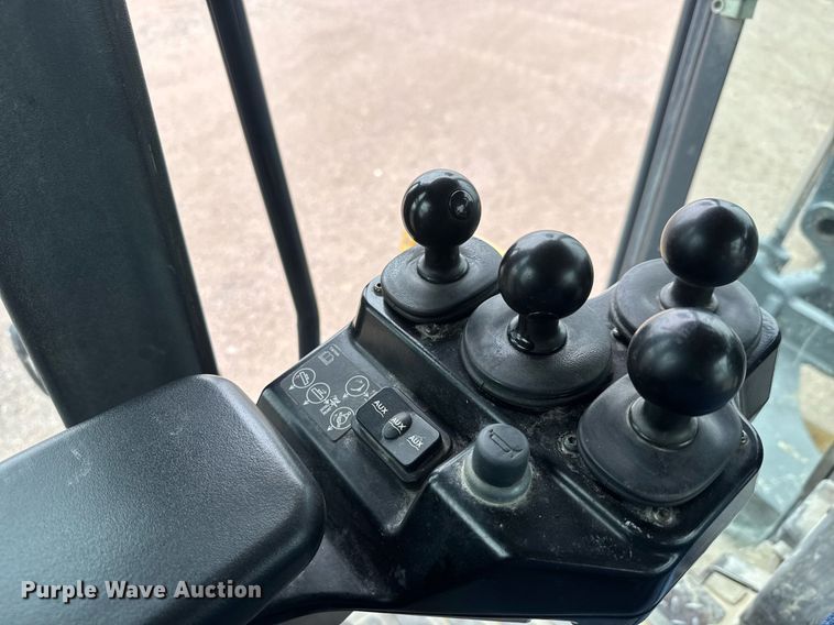 image for item EH0242 2018 John Deere 872G motor grader