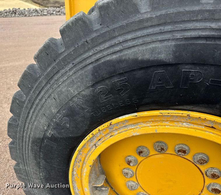 image for item EH0242 2018 John Deere 872G motor grader