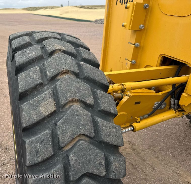 image for item EH0242 2018 John Deere 872G motor grader