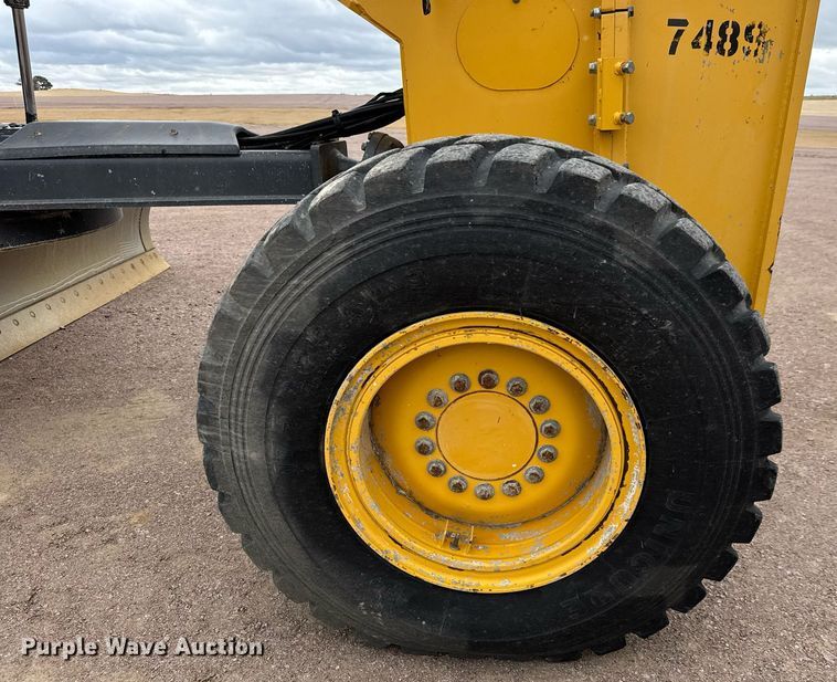 image for item EH0242 2018 John Deere 872G motor grader