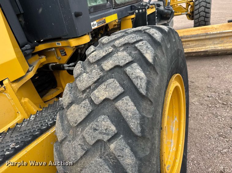 image for item EH0242 2018 John Deere 872G motor grader