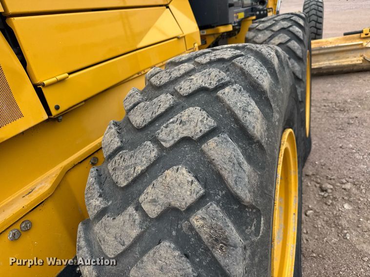 image for item EH0242 2018 John Deere 872G motor grader