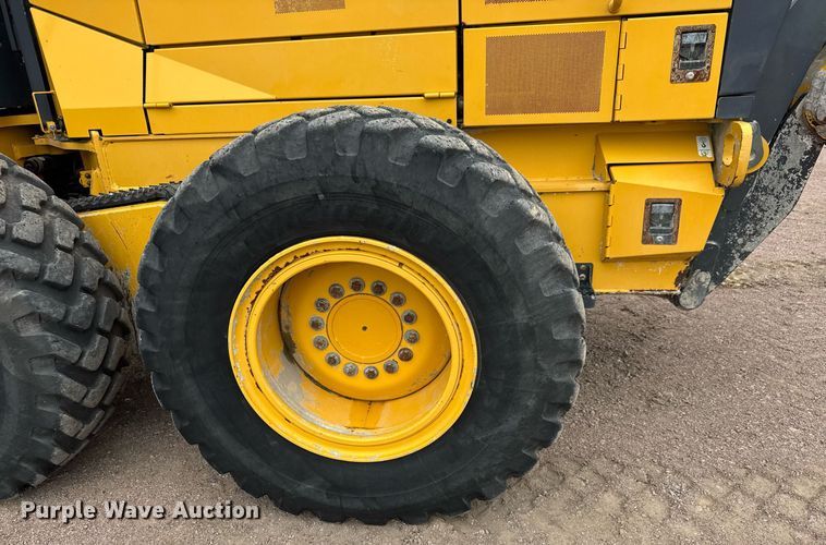 image for item EH0242 2018 John Deere 872G motor grader