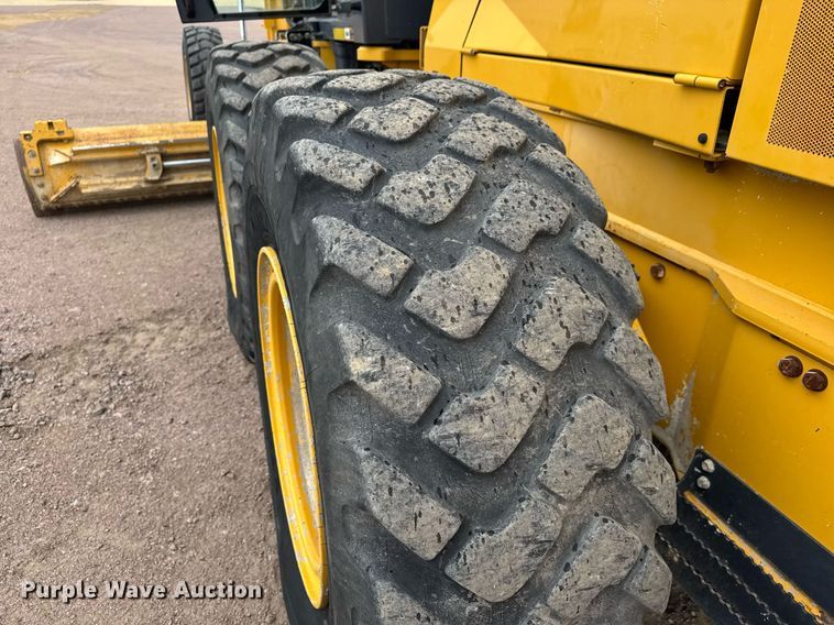 image for item EH0242 2018 John Deere 872G motor grader