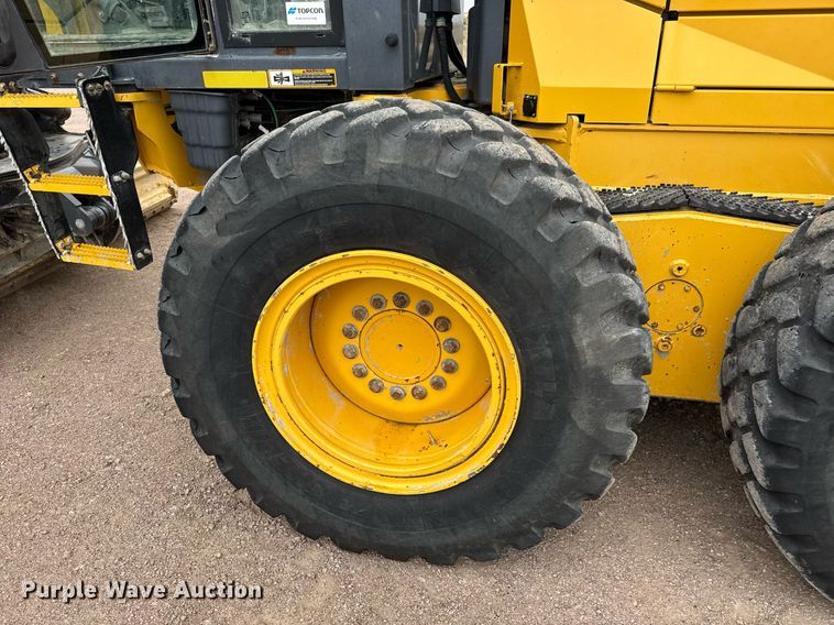 image for item EH0242 2018 John Deere 872G motor grader