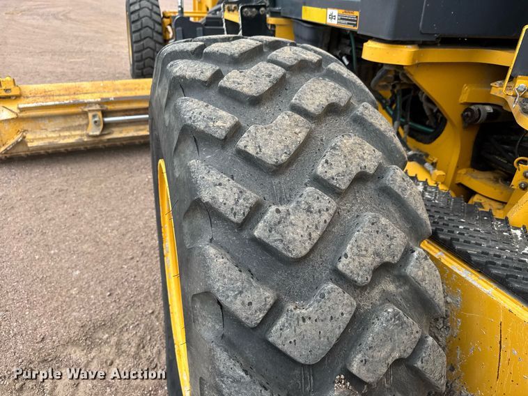 image for item EH0242 2018 John Deere 872G motor grader