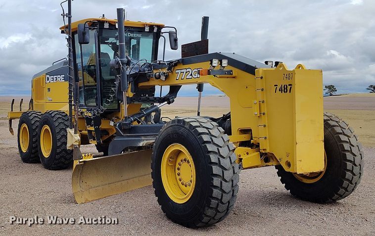 image for item EH0243 2018 John Deere 772G motor grader