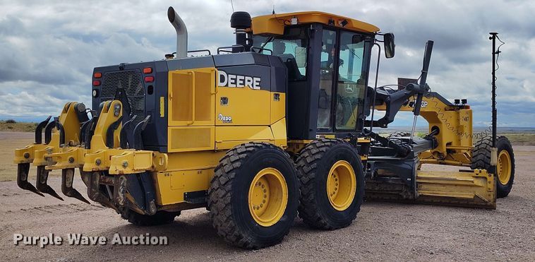 image for item EH0243 2018 John Deere 772G motor grader