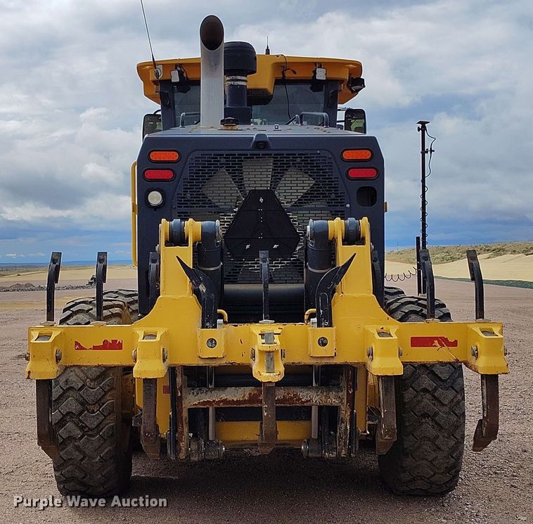 image for item EH0243 2018 John Deere 772G motor grader