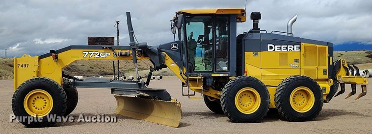 image for item EH0243 2018 John Deere 772G motor grader