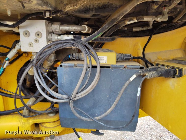 image for item EH0243 2018 John Deere 772G motor grader