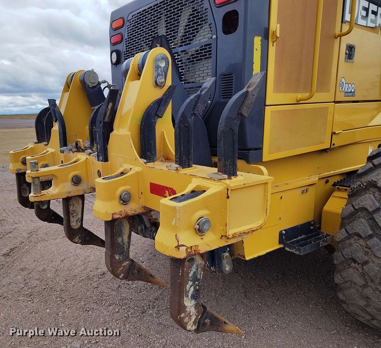 image for item EH0243 2018 John Deere 772G motor grader