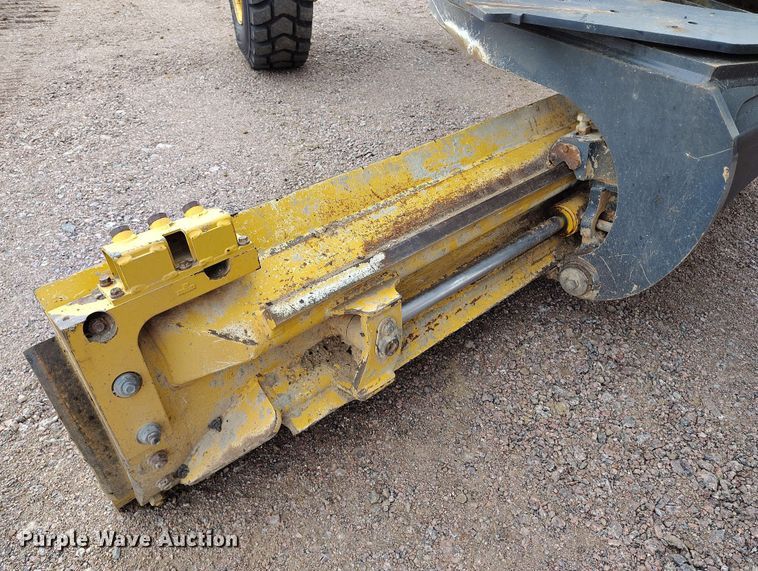 image for item EH0243 2018 John Deere 772G motor grader