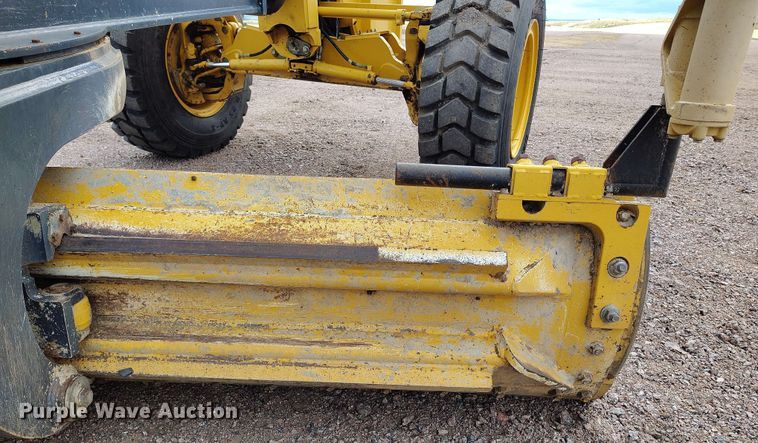 image for item EH0243 2018 John Deere 772G motor grader