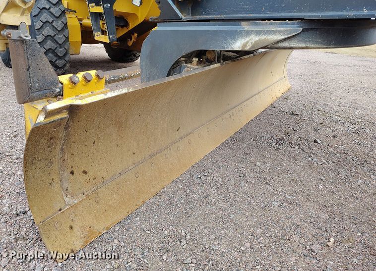 image for item EH0243 2018 John Deere 772G motor grader