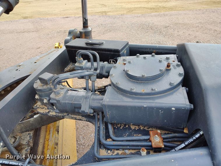 image for item EH0243 2018 John Deere 772G motor grader