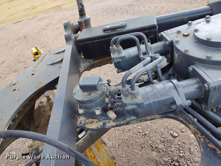 image for item EH0243 2018 John Deere 772G motor grader