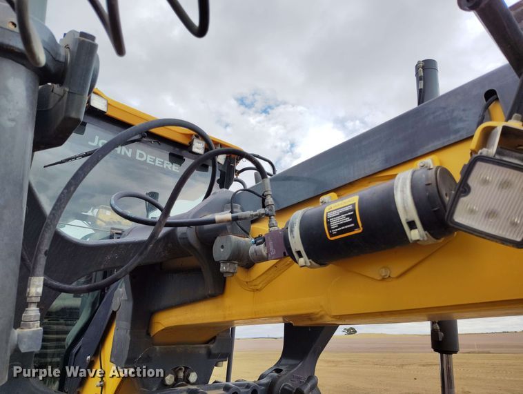 image for item EH0243 2018 John Deere 772G motor grader