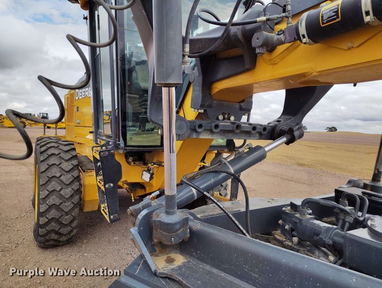 image for item EH0243 2018 John Deere 772G motor grader