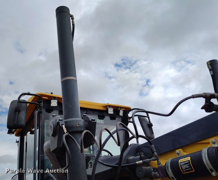 image for item EH0243 2018 John Deere 772G motor grader