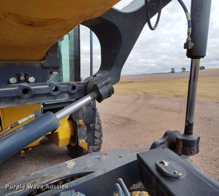 image for item EH0243 2018 John Deere 772G motor grader