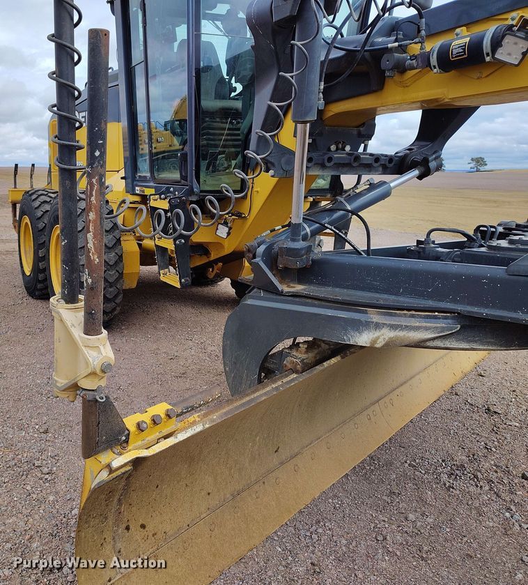 image for item EH0243 2018 John Deere 772G motor grader