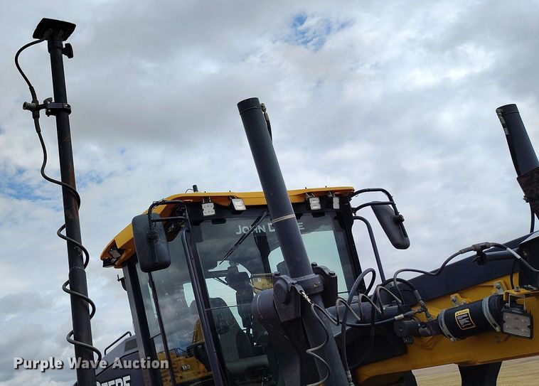 image for item EH0243 2018 John Deere 772G motor grader