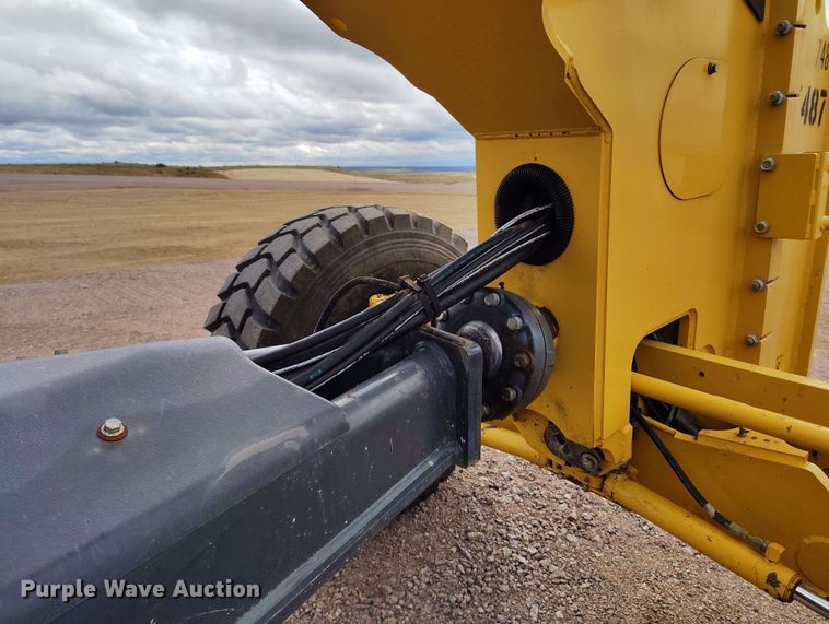 image for item EH0243 2018 John Deere 772G motor grader