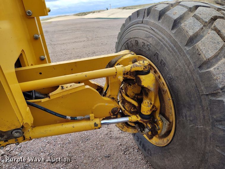 image for item EH0243 2018 John Deere 772G motor grader