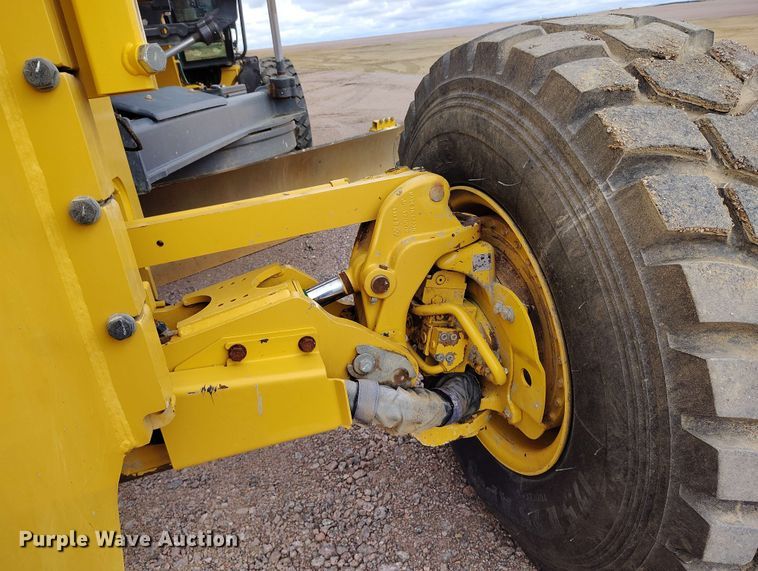 image for item EH0243 2018 John Deere 772G motor grader