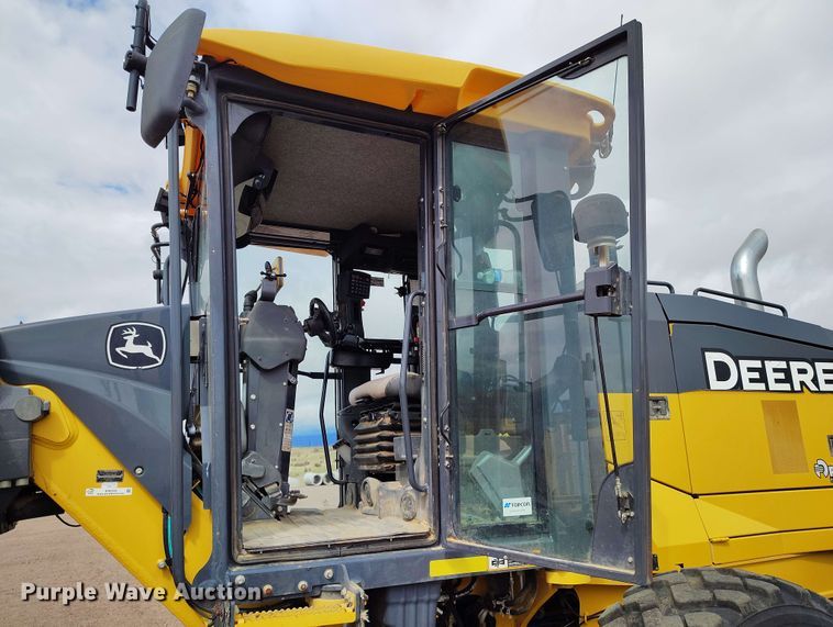 image for item EH0243 2018 John Deere 772G motor grader