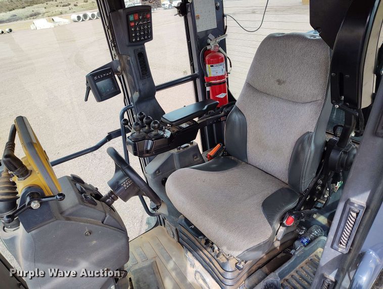 image for item EH0243 2018 John Deere 772G motor grader